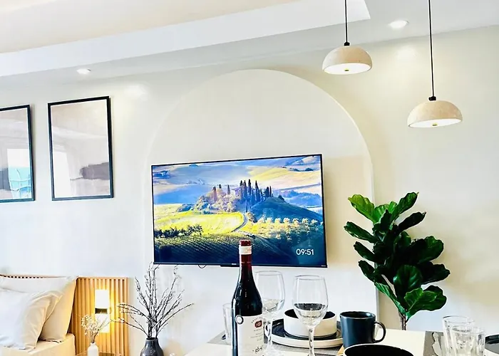 Apartment Exquisite Japandi 2 & Mediterranean Breeze At Venice W Grand Canal View! Manila